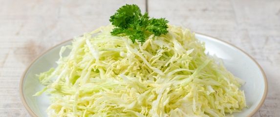 Salata od svježeg kupusa