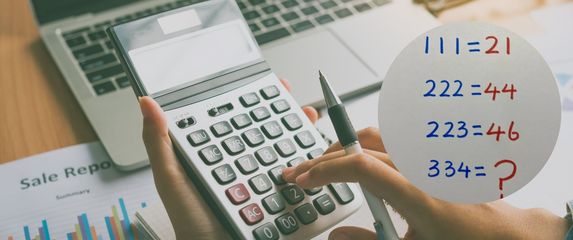 Osoba koja računa na kalkulator i matematička zagonetka