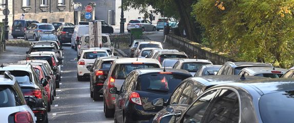 Automobili