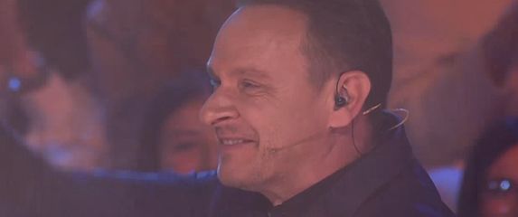 Stela Rade, Enis Bešlagić, Tvoje lice zvuči poznato