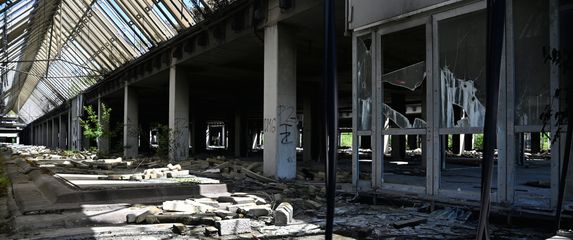 Zgarište nedovršene Sveučilišne bolnice u Blatu - 14