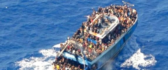 Ribarski brod Adriana pretrpan s migrantima