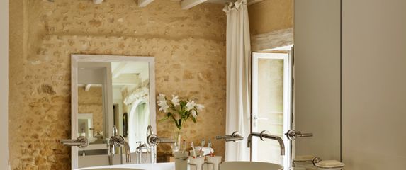 Prekrasna kuća s kamenim zidom koji je čista fantazija - 13