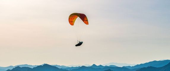 Ilustracija - paraglajder