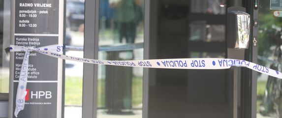 U zagrebačkoj Dubravi opljačkana poslovnica banke - 4