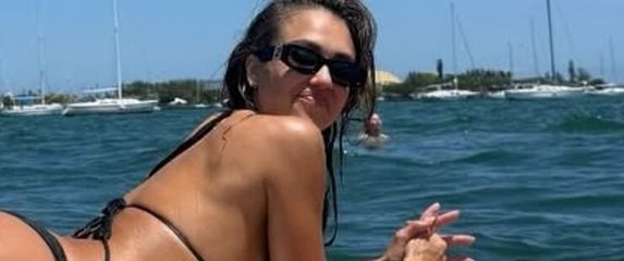 Jessica Alba - 1