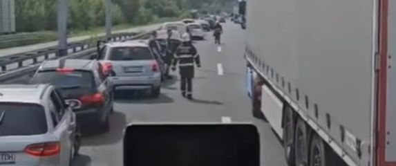 Probijanje vatrogasaca do mjesta nesreće na autocesti