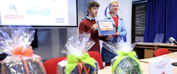 Oliver Skočić s nagradom