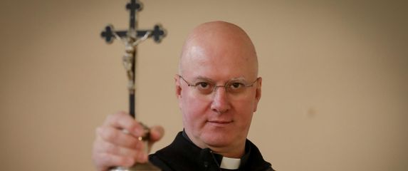Pater Siniša Štambuk