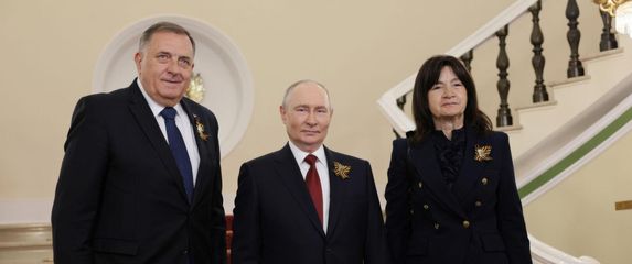Milorad i Snježana Dodik s Putinom