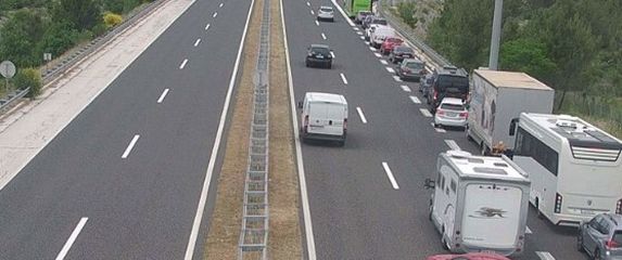 Kolona vozila na izlazu Skradin