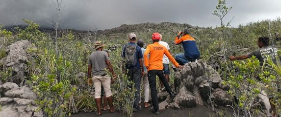 Spasioci u akciji nakon erupcije vulkana Dukono