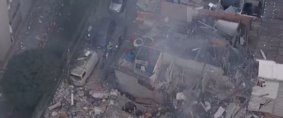 Snažna eksplozija oštetila više kuća