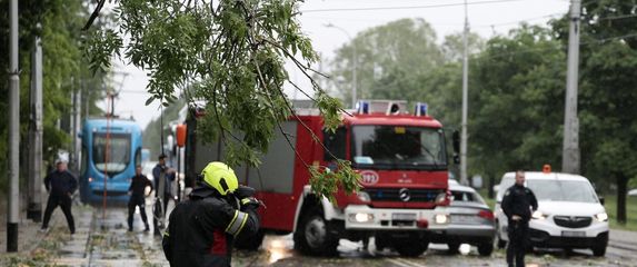 Vatrogasci na terenu na Maksimirskoj cesti