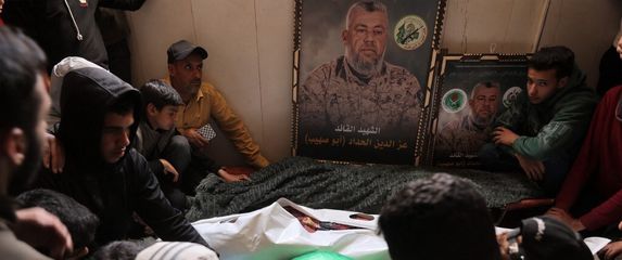 Palestinci oplakuju Izza al-Dina al-Haddada