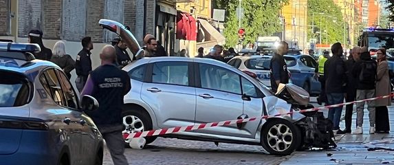 Napad automobilom i nožem u Modeni - 6