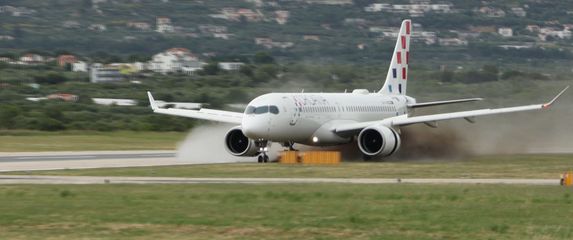 Avion sletio sa staze - 2