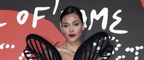 Laura Gnjatović u haljini Juraja Zigmana na Story Hall of Fame - Cabaret Edition - 3