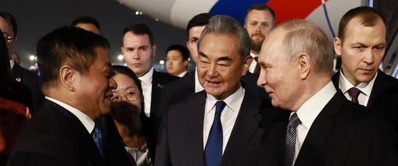 Wang Yi i Vladimir Putin