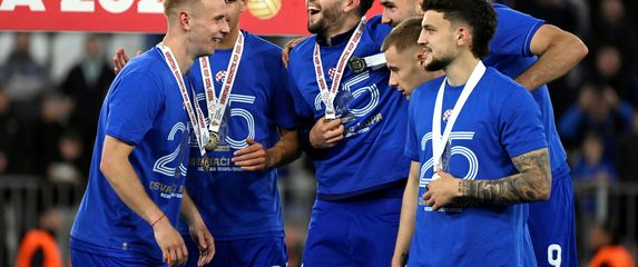 Igrači Dinama s medaljama