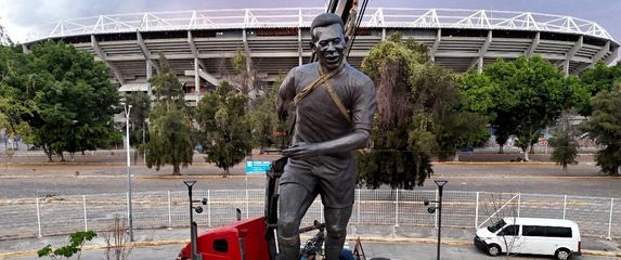 Pele