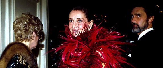 Audrey Hepburn u Givenchyjevoj haljini na dodjeli nagrada Lifetime Achievement Awards 1988. godine