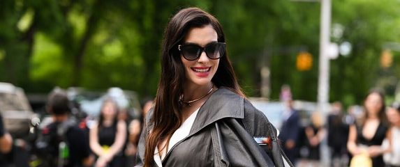 Anne Hathaway