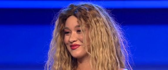 Dora Trogrlić kao Shakira