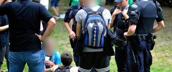 Policija na norijadi, ilustracija
