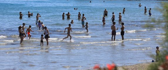 Kupači na plaži Bačvice