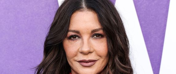 Catherine Zeta-Jones u haljini Magde Butrym u Los Angelesu 2026. - 1