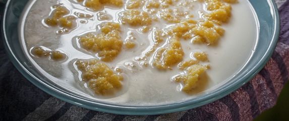 Žganci s mlijekom