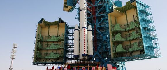 Kineska raketa Dugi marš na lansirnoj rampi