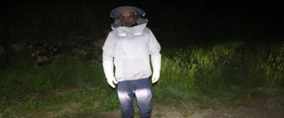 Policajac u pčelarskom odijelu