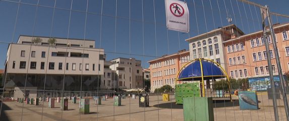 Trg zatvoren, garaža otvorena
