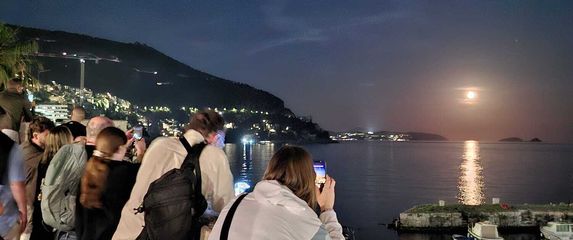 Mjesec crvene boje u Dubrovniku - 4