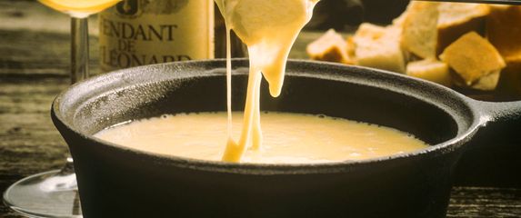 Rastopljeni sir odnosno fondue od kojeg brzo rastu zazubice