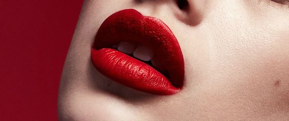 Ruž Stunna Lip Paint brenda Fenty Beauty by Rihanna