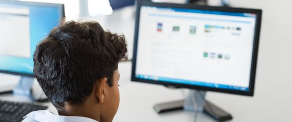 Dječak za računalom, ilustracija (Foto: Getty Images)