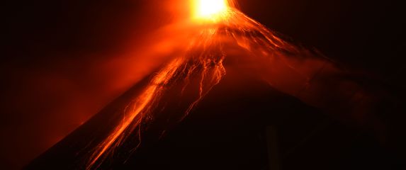 Erupcija vulkana Fuego (Foto: AFP)