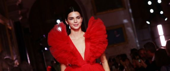 Manekenka Kendall Jenner u popularnoj haljini