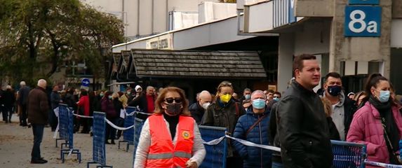 Veliki redovi za cijepljenje - 6