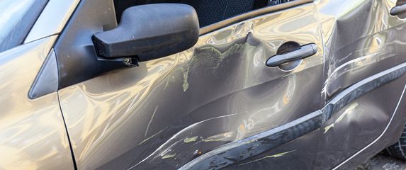 ilustracija/oštećenje na limariji automobila