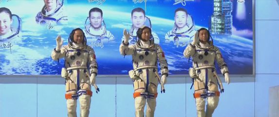 Kineski astronauti u svemiru - 5