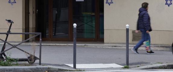 U okolici Pariza osvanuli antisemitski grafiti