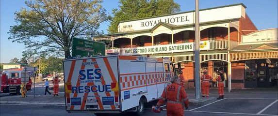 Automobil se zabio u pub u Melbourneu
