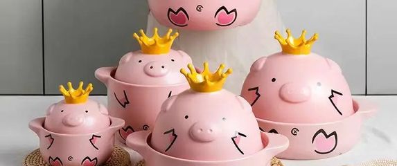 Zdjela u obliku praščića s krunom