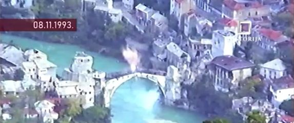 Nova snimka rušenja Starog mosta