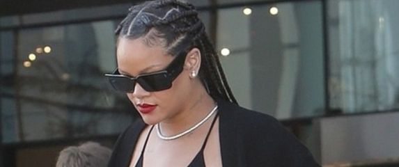 Rihanna - 16