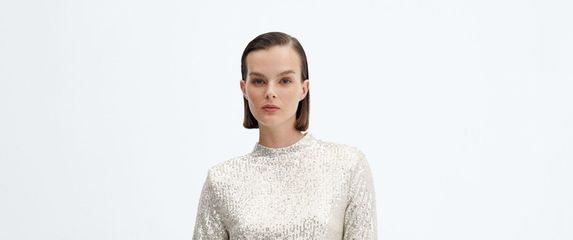 Dolčevita i hlače sa šljokicama iz Manga su šik i udobna kombinacija za blagdane